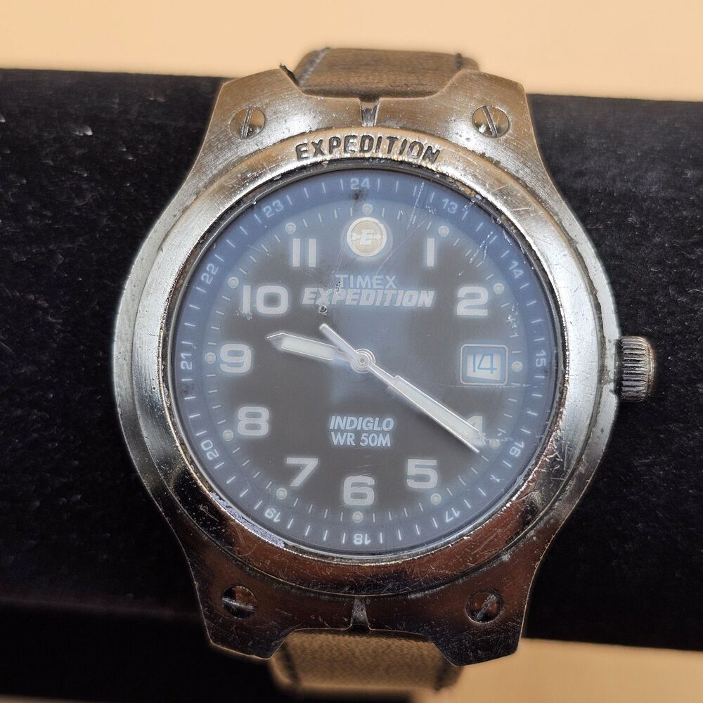 Vintage Timex Expedition Men's Date Watch Indiglo WR 50M Military Dial Quartz